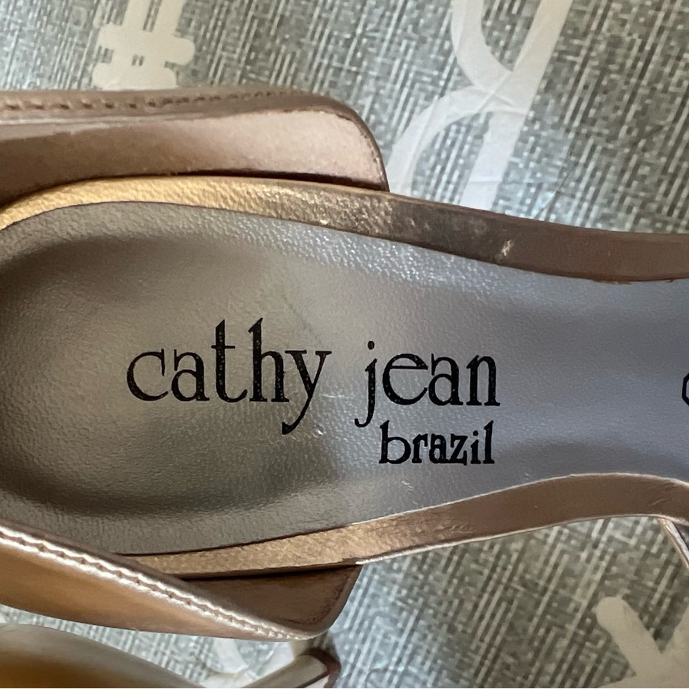 Cathy Jean Metallic Gold Heels, Size 8 - Picture 6 of 9